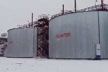 стає