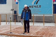 стає