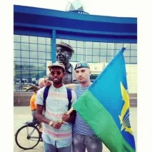 Вони таки викупалися у фонтані! Тюменці відзначили день ПДВ таки