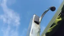 Намет на даху двері