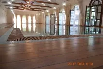 Переливні грати для басейну з дерева дерева