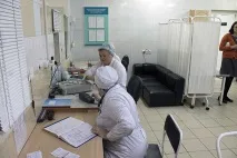 Перевірка якості, або Як на столичних ринках шукають нітрати в огірках та радіацію у журавлині якості