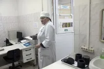Перевірка якості, або Як на столичних ринках шукають нітрати в огірках та радіацію у журавлині столичних