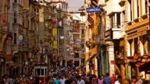 Район Бейоглу (Beyoğlu) у Стамбулі вулиця Істікляль (Istiklal Caddesi) та площа Таксім (Taksim) бейоглу