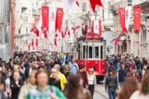 Район Бейоглу (Beyoğlu) у Стамбулі вулиця Істікляль (Istiklal Caddesi) та площа Таксім (Taksim) beyoğlu