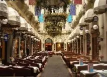 Район Бейоглу (Beyoğlu) у Стамбулі вулиця Істікляль (Istiklal Caddesi) та площа Таксім (Taksim) бейоглу