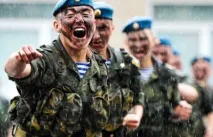 українські десантники, які допилися до «білої гарячки», побили мешканців кримського селища, CRiME допилися