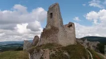 Чахтіце, Подорожі, Рок Східної Європи Баторі