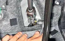 Зняття рульової колонки та заміна елементів проміжного валу Hyundai Solaris зняття