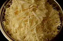 Солянка м’ясна на сковороді солянка