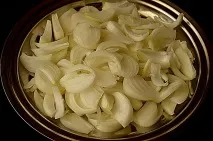 Солянка м’ясна на сковороді можна