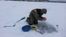 Темпова зимова рибалка на Петровичському водосховищі рибалка