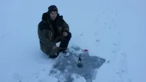 Темпова зимова рибалка на Петровичському водосховищі зимова