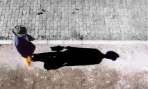 Тінь людини тінь