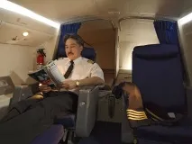 Що приховують літакистюардес на далеких перельотах літакистюардес