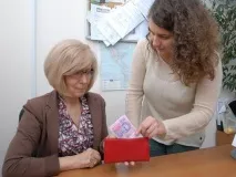 пенсіонерам