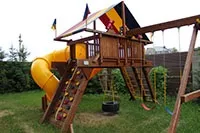 Дитячий майданчик на заміській ділянці заміській