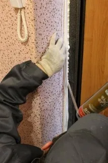 Ділимося досвідом як прибрати монтажну піну з металевих дверей. металевих