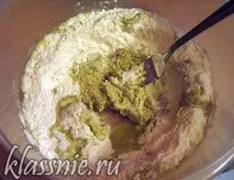 Домашня італійська паста зі шпинатом шпинатом