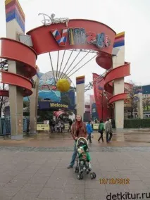 Disney Land та Walt Disney Studios land