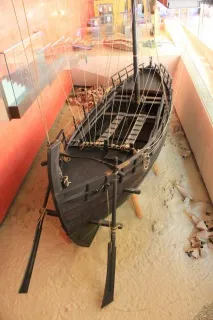 Стародавній корабель з дна моря - Військовий огляд моря