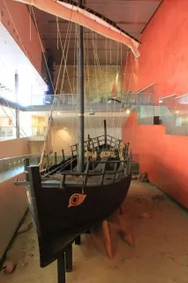 Стародавній корабель з дна моря - Військовий огляд огляд