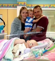 Історія незвичайного одужання дівчинки після прощального поцілунку батьків дівчинки