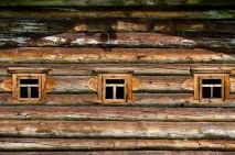 Які властивості складів враховувати при виборі лаку чи олії для обробки дерева олії