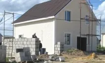Як прилаштувати прибудову з піноблоків до дерев’яного будинку яного