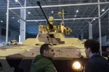 людей