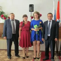 Як виховати медаліста, Холмівська середня школа середня