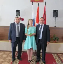 Як виховати медаліста, Холмівська середня школа школи