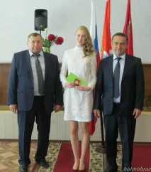 Як виховати медаліста, Холмівська середня школа виховати