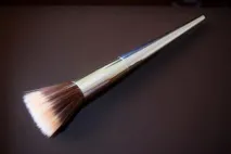 Пензель для нанесення тонального крему та рум’ян Luxe від Avon – відгуки покупців тонального