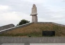 Пам’ятник жертвам репресій завалений квітами, Міський сайт Дніпра жертвам