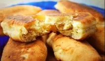 Тістечка з капустою в духовці і смажені на сковороді капустою