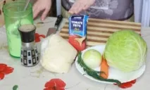 Тістечка з капустою в духовці і смажені на сковороді капустою
