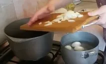 Тістечка з капустою в духовці і смажені на сковороді смажені