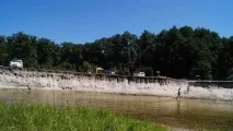 біля