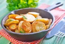 Чому їжа пригорає на сковороді, як це можна виправити сковороді