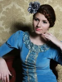 Сукня в українському народному стилі та версії вечірніх суконь у народному стилі на фото стилі