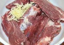 Рецепт яловичини з овочами, запечені в рукаві овочами