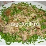 Листковий салат з курячою печінкою салат