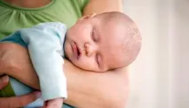Скільки годин має спати новонароджена дитина (на добу) скільки