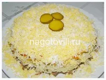 Листковий салат з курячою печінкою курячою