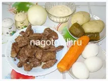 Листковий салат з курячою печінкою курячою