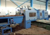 Верстат сам вирішує, який кінець колоди обточувати і яким чином який