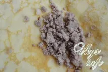 Тонкі млинці з м’ясом на молоці. ясом
