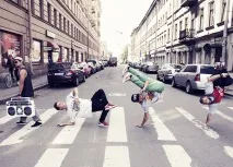Хіп-хоп та street dance подібності та відмінності стилів вуличних танців Школа танців хіп-хоп