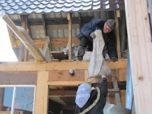 Мешканці підтоплених будинків у Малинівці ночували на автобусній зупинці разом із коровами (ФОТО, будинків
